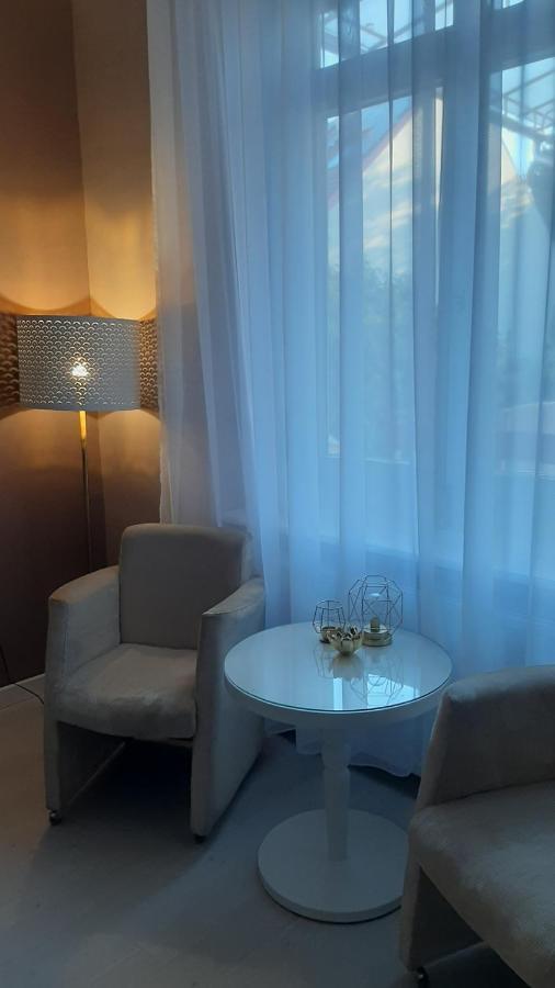 Glamour Apartman Gyula Bagian luar foto