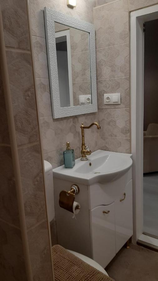 Glamour Apartman Gyula Bagian luar foto