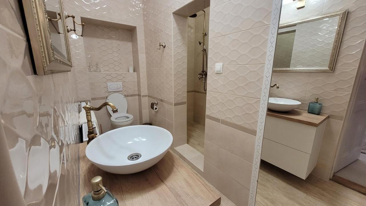 Glamour Apartman Gyula Bagian luar foto