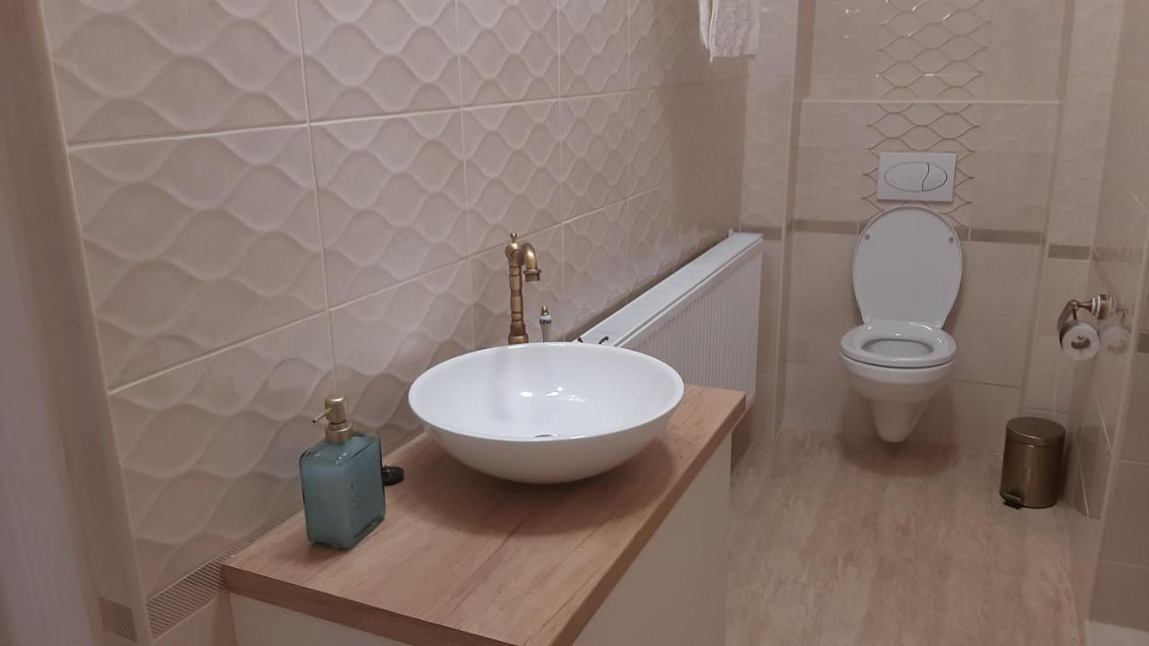 Glamour Apartman Gyula Bagian luar foto