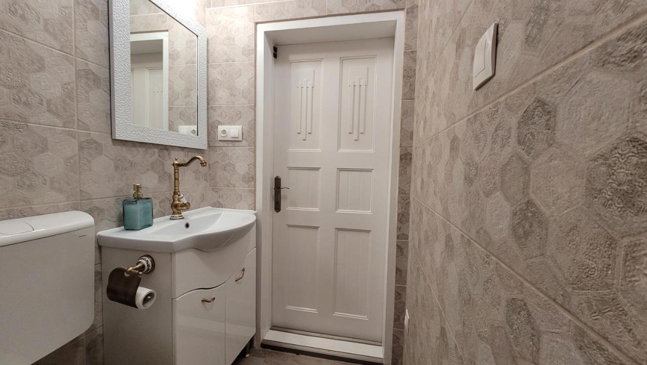 Glamour Apartman Gyula Bagian luar foto