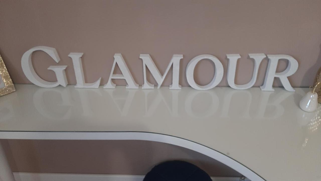 Glamour Apartman Gyula Bagian luar foto