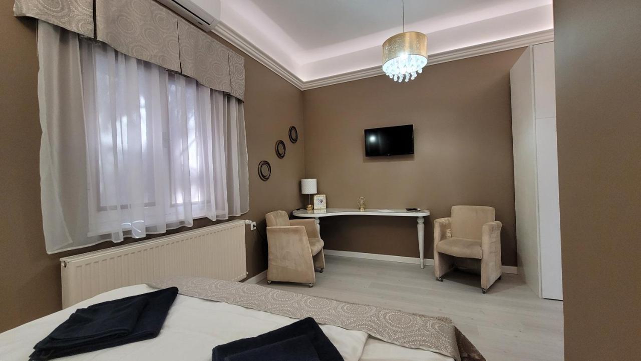Glamour Apartman Gyula Bagian luar foto