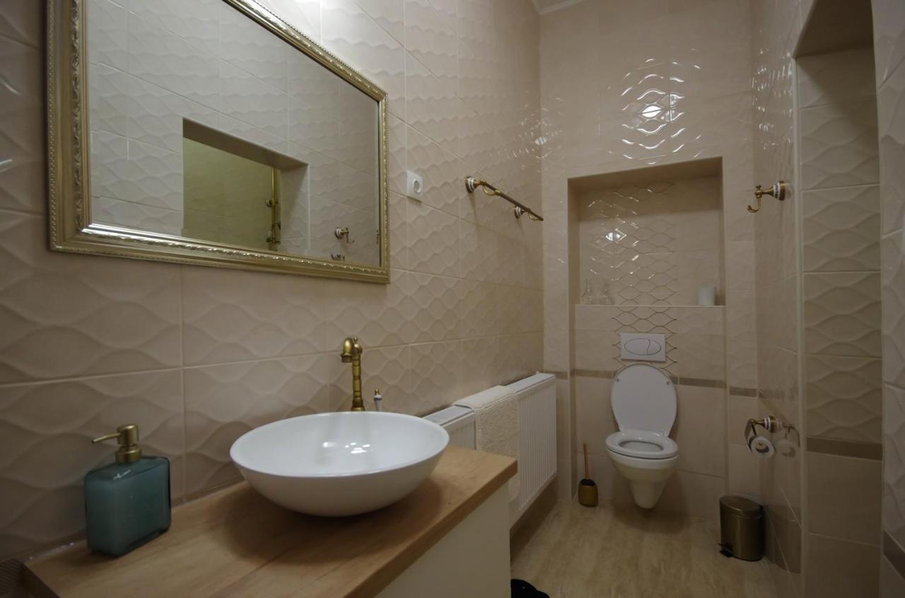 Glamour Apartman Gyula Bagian luar foto