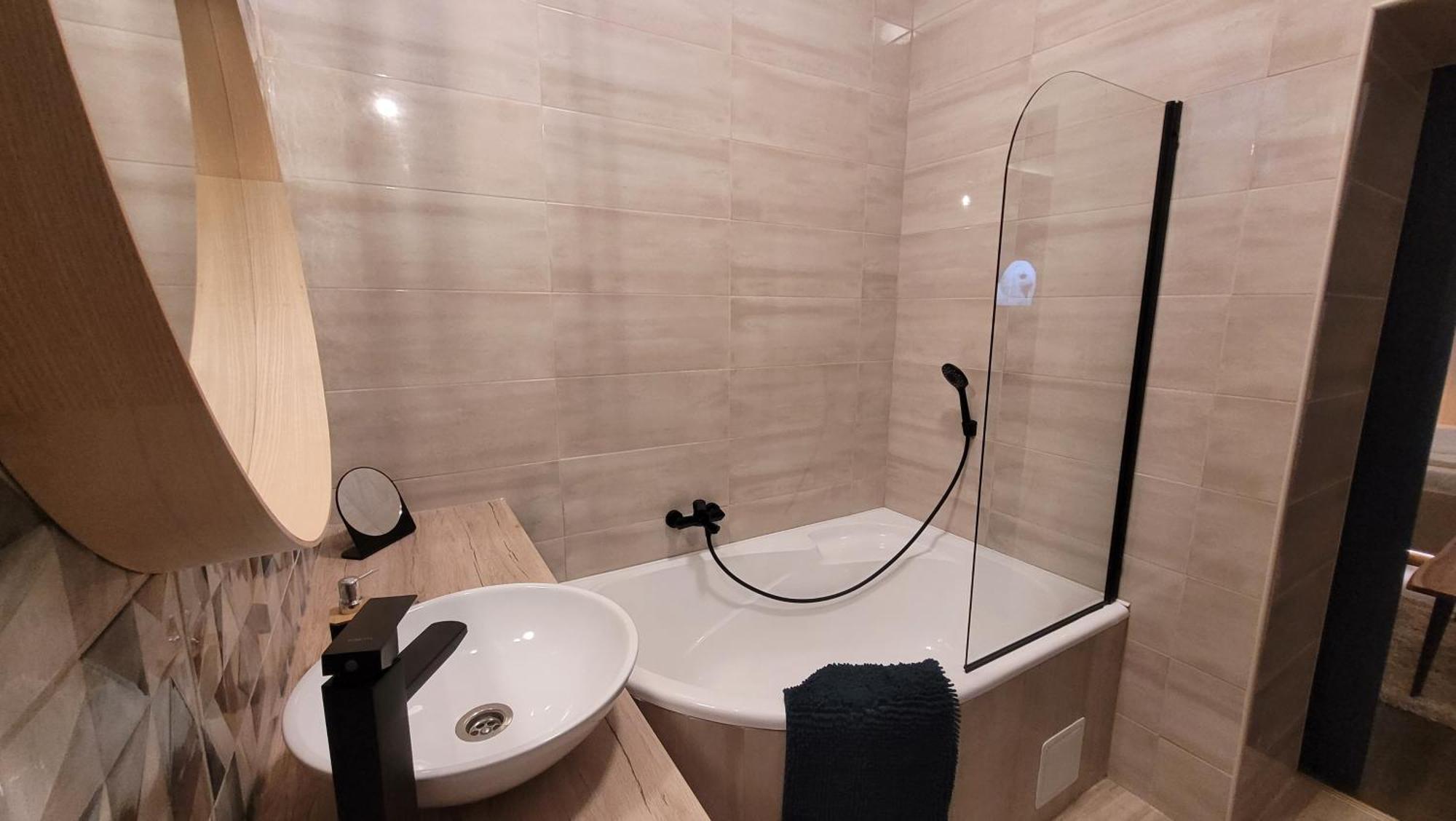 Glamour Apartman Gyula Bagian luar foto